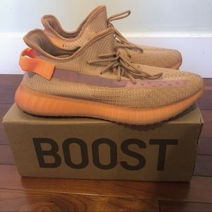 Yeezy Boost 350 V2 in clay/orange